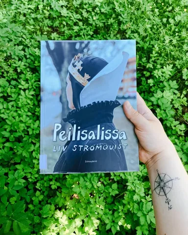 wildlandpages Instagram post about Holiday reading reviews