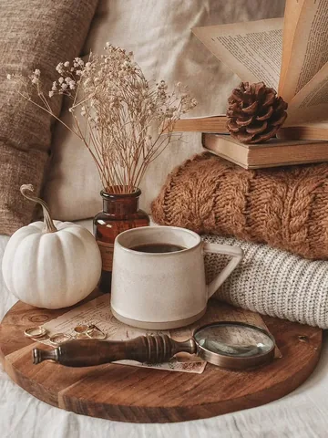 Manon 🍁 || Perpetual Autumn Instagram post thumbnail