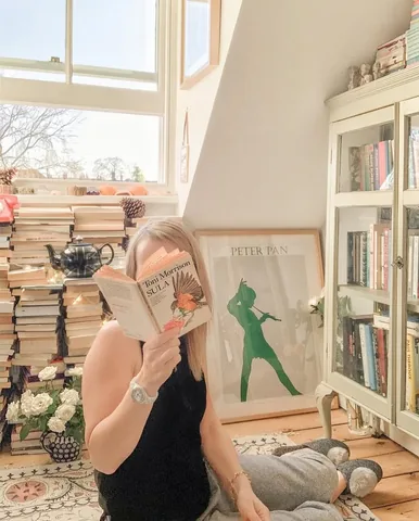 wordchild Instagram post about Sunday reading habits