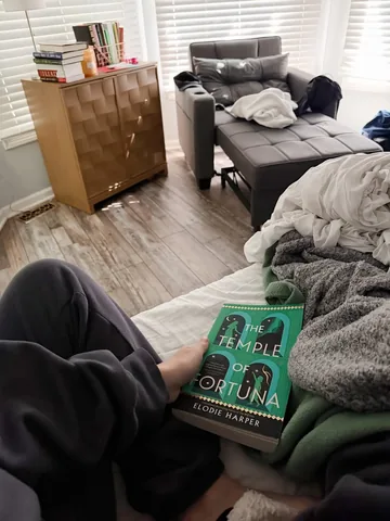 worldswithinpages Instagram post about Reading progress