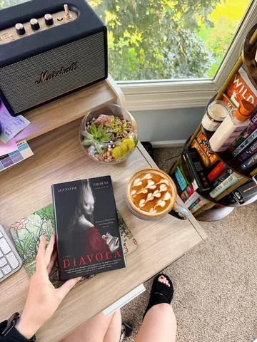 worldswithinpages Instagram post about Horror book review