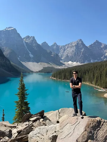 xeetechcare Instagram post about Canadian lake photography