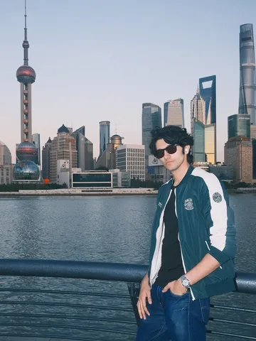 xeetechcare Instagram post about Shanghai nightlife