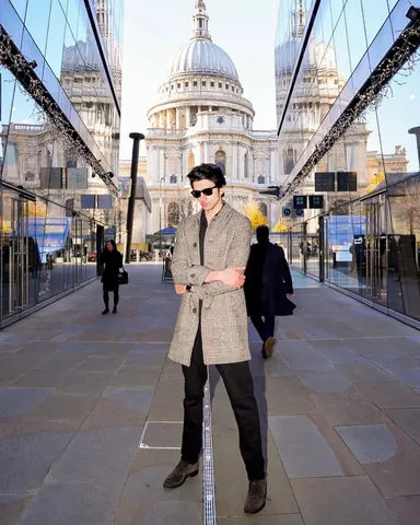 xeetechcare Instagram post about London city imagery