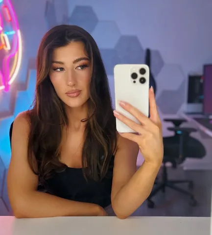 xminks Instagram post about Twitch livestream announcement