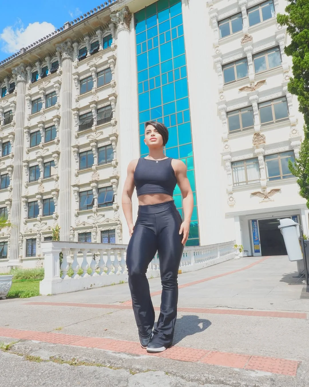 yannefitness Instagram post about Parceria educacional