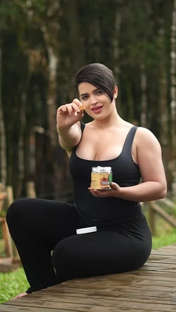 yannefitness Instagram post about Caramelos de creatina