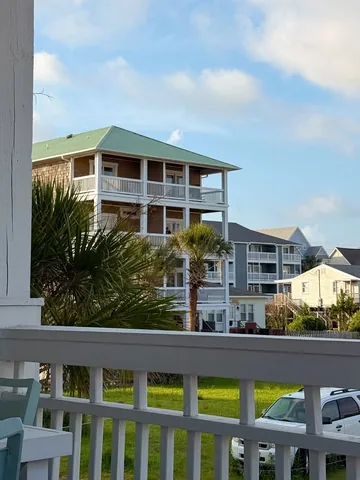 zoerpatchin Instagram post about Beach lifestyle
