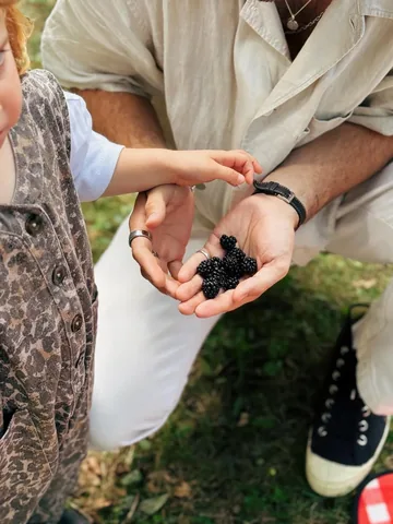 zoesugg Instagram post about Children's summer activities