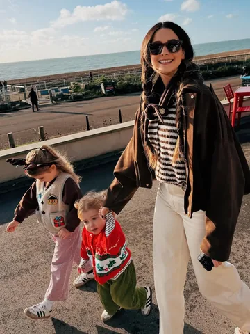 zoesugg Instagram post about Family seasonal activities