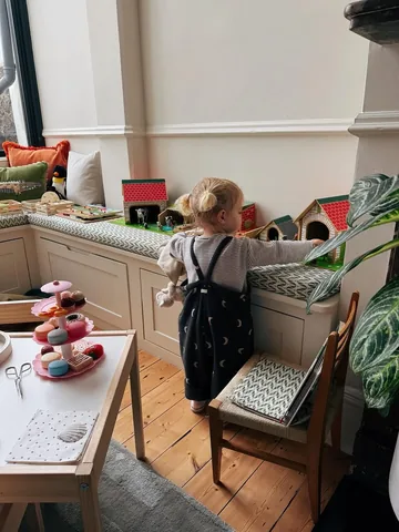 zoesugg Instagram post about Family home life