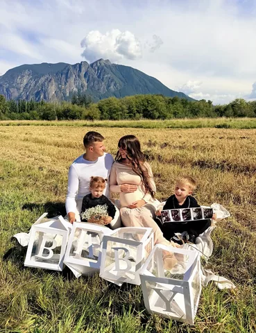 zorina_vakylich Instagram post about Pregnancy announcement