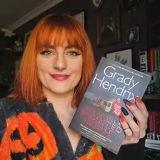 Becca Ellen Bookstagram — Instagram profile photo