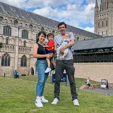 Travel couple Mark & Orawan — Instagram profile photo