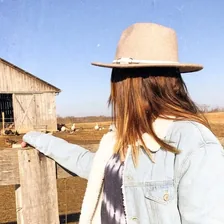 Kat — Instagram profile photo