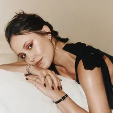LAURA — Instagram profile photo