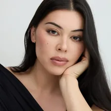 LAUREN CHAN — Instagram profile photo