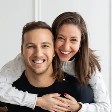 Micah and Sarah Wallace — Instagram profile photo
