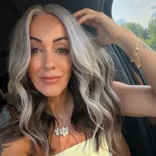 Mɪʀᴀɴᴅᴀ Pᴀʀᴋᴇʀ | Fashion + Beauty for Women, 40+ — Instagram profile photo