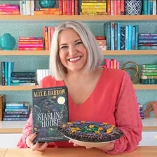 Steph Hockersmith | The Bookish Pie Lady | Colorado — Instagram profile photo