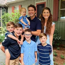 Rachel Wynn Earls — Instagram profile photo