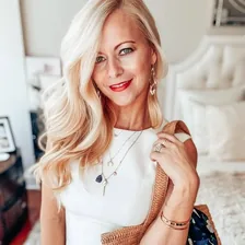 Fashion & Beauty Blogger — Instagram profile photo