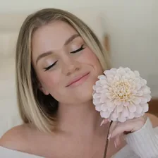 samantha ravndahl — Instagram profile photo