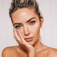 Sarah Nicole Landry — Instagram profile photo