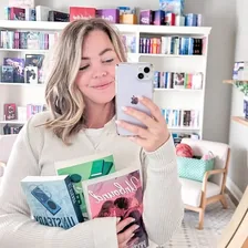 alexa | @themrsbookclub ♡🧸 — Instagram profile photo