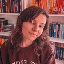 ioana / bookstagrammer • romantasy reader — Instagram profile photo